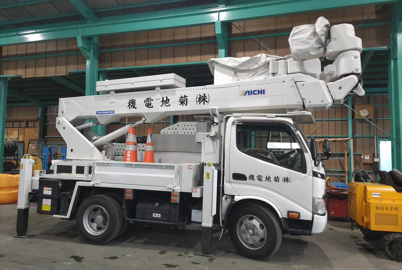 高所作業車(活線作業車)